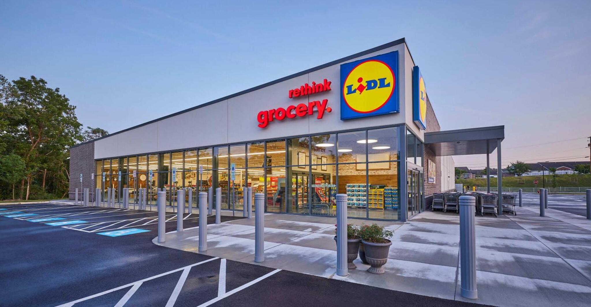Lidl_US_store_exterior