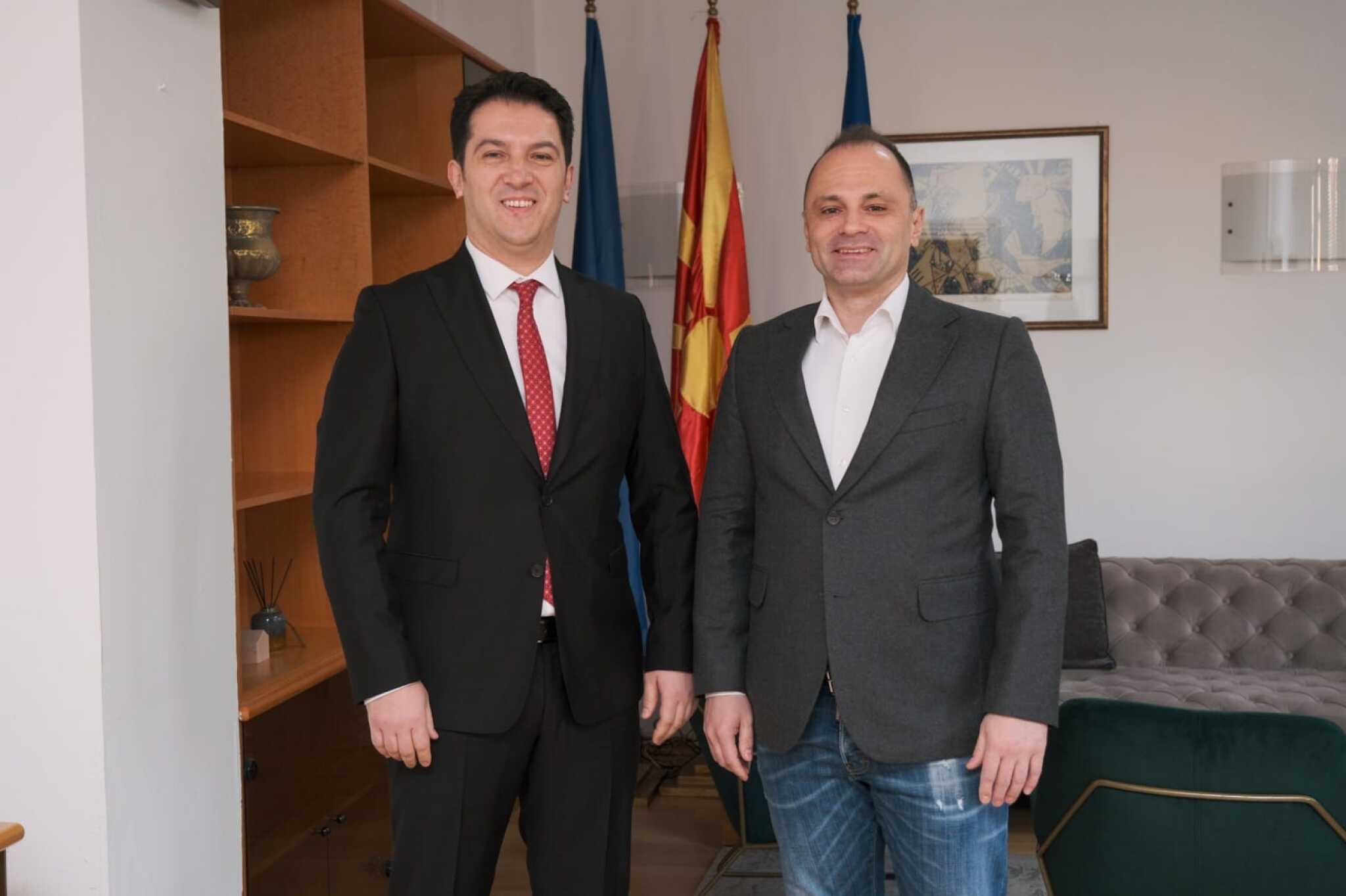 media-librarye5rr6edbo4dpaGGM1tK