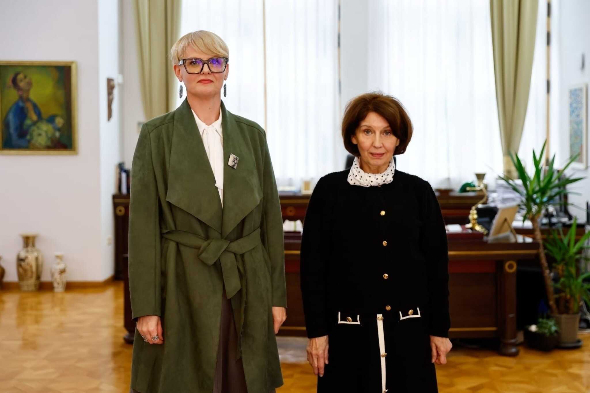 media-libraryhf9ll5hah01eaJWHiT9