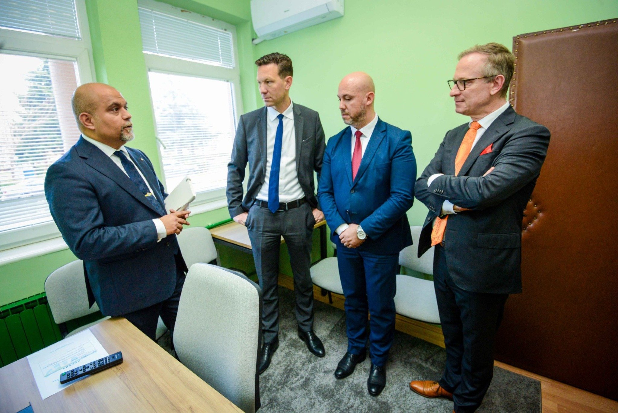 media-library6hadtp91h5jn0MRJWbo