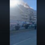 (ВИДЕО) (ВИДЕО) Пожар во стан во зграда во Куманово