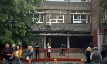 Дојави за бомби во повеќе училишта во Белград