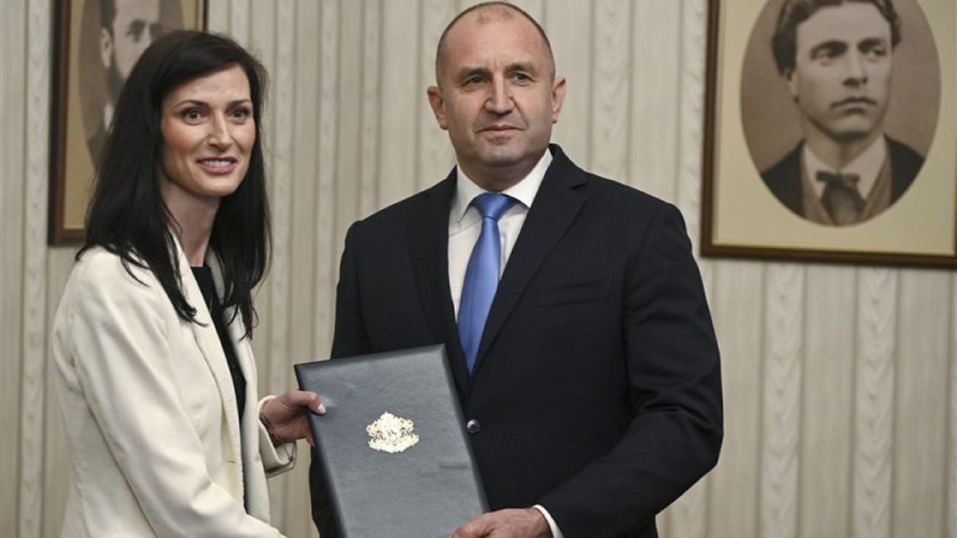 Еврокомесарката Габриел поднесе оставка за да формира влада во Бугарија