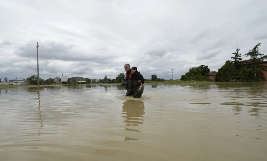Отстранета опасноста од поплави во Италија, 10.000 луѓе се вратија