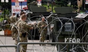 НАТО испраќа засилување во Косово, 500 војници пристигнуваат од Турција
