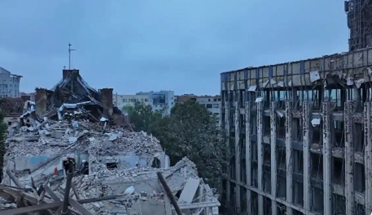 (Видео) Жесток напад на станбени згради во Лавов, има загинати
