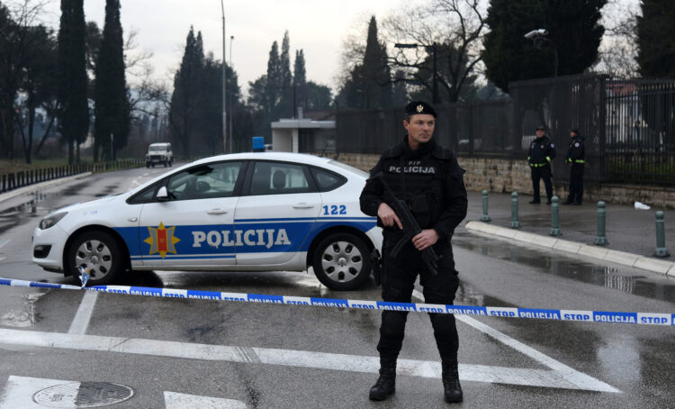 Голема акција на црногорската полиција: уапсени повеќе лица за создавање криминална организација и шверц на дрога