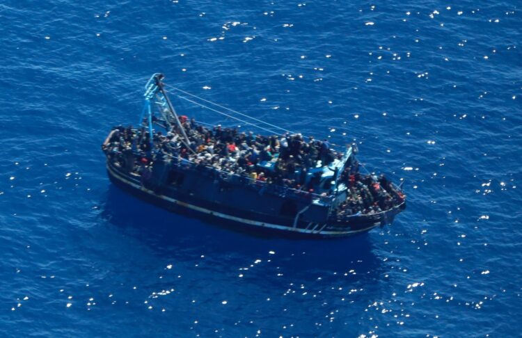 Драма на океан: брод со 200 мигранти исчезна во близина на Канарските острови