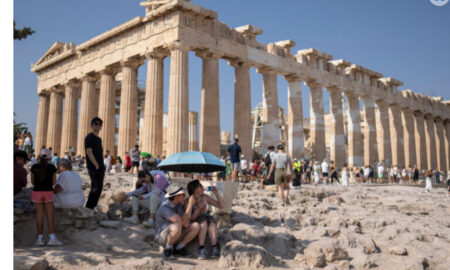 Жештина ја парализира Грција: Акропол неколку часа затворен поради високите температури
