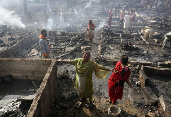 Пожар во Пакистан, десет лица загинаа, меѓу кои шест деца