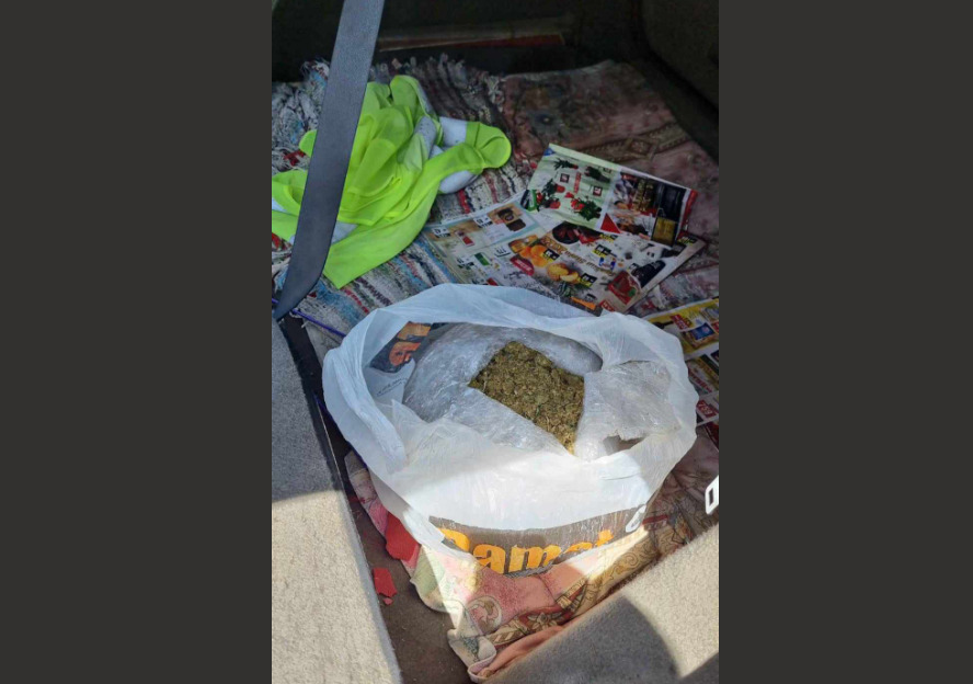 Пронајдени два килограми марихуана во возило од Кочани, приведени четири лица