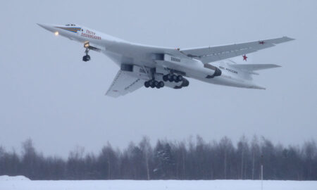 Русија почна тестирање на авионот бомбардер Ту-160М