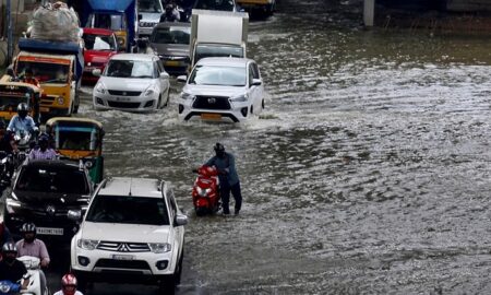 Страшни поплави во Индија: Повеќе од 20 лица загинаа, најмногу дожд во последните 40 години