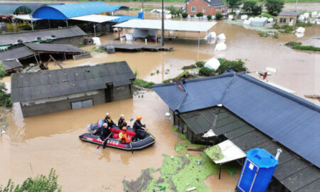 Над 10.000 луѓе евакуирани во Јужна Кореја поради поплави, училиштата се затворени и откажани се летови