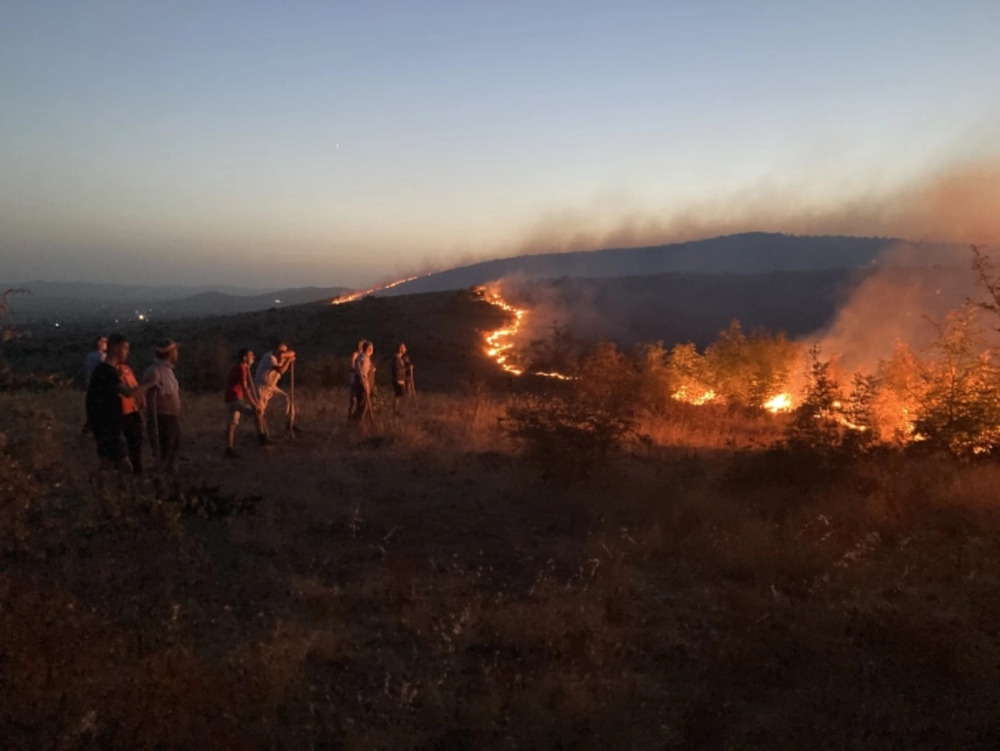 Пожарот кај Штип пак се активира и се шири кон куќите на село Драгоево