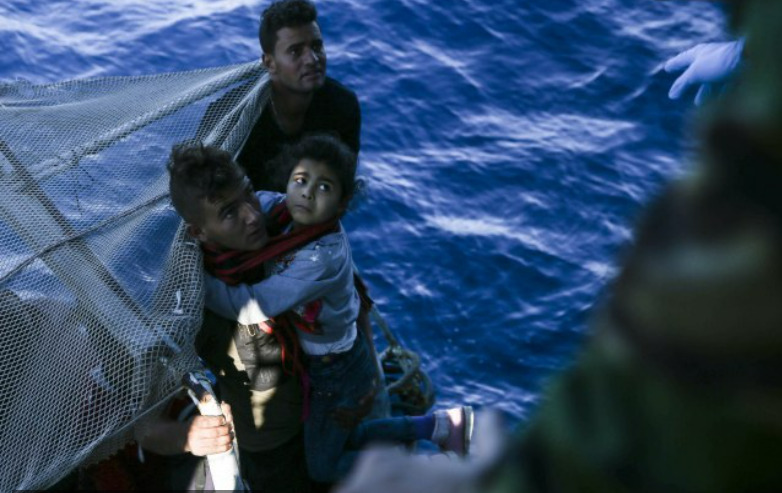 Чамец со мигранти се превртe во Тунис, 11 лица загинаа