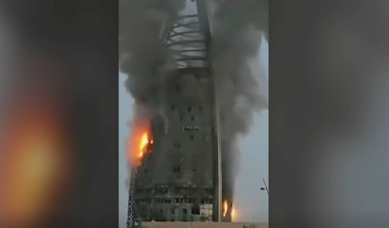 (Видео) Гори познат облакодер во Судан