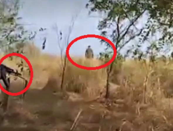 (Видео) „Ако успееш да поминеш, слободен си“: заробени војници ги терале да шетаат на минско поле