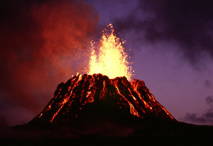 Вулкан еруптира на Хаваите