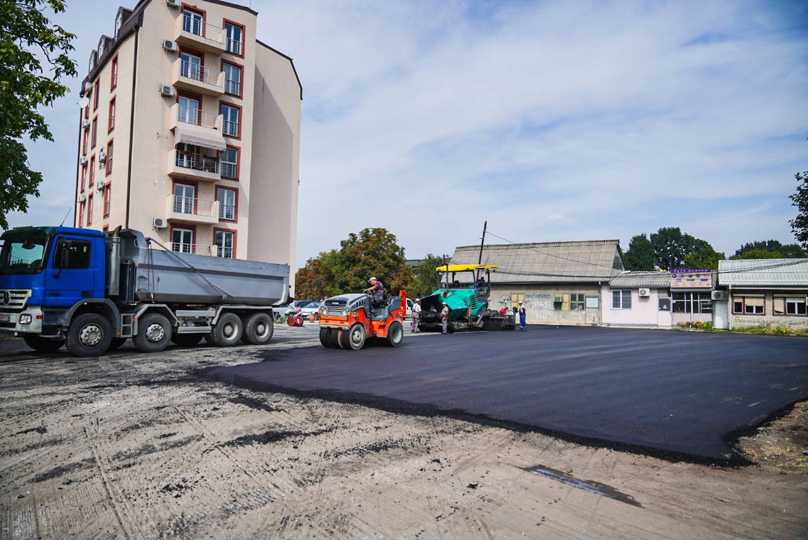 Герасимовски: Се асфалтира паркингот зад Народната банка