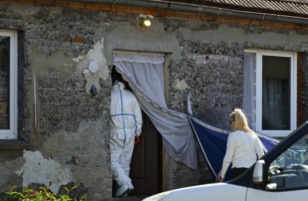 Куќа на ужасот во Полска: остатоци од три бебиња пронајдени во подрум, уапсени татко и ќерка