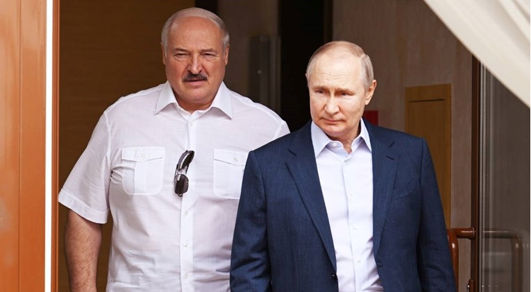 Лукашенко пристигнува во Русија, утре ќе се сретне со Путин