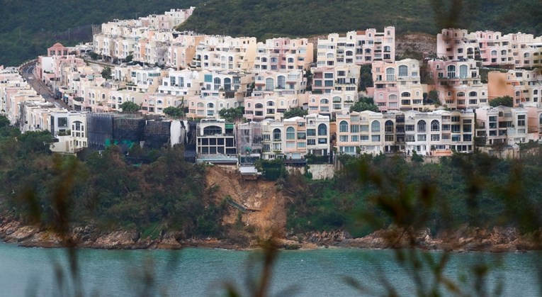 Луксузни куќи во Хонг Конг на раб на уништување, сопствениците ги прекршиле правилата за градба