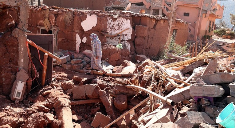 Мароканка се породила неколку минути пред земјотресот, па итно морала да ја напушти болницата – нејзиниот дом е разурнат