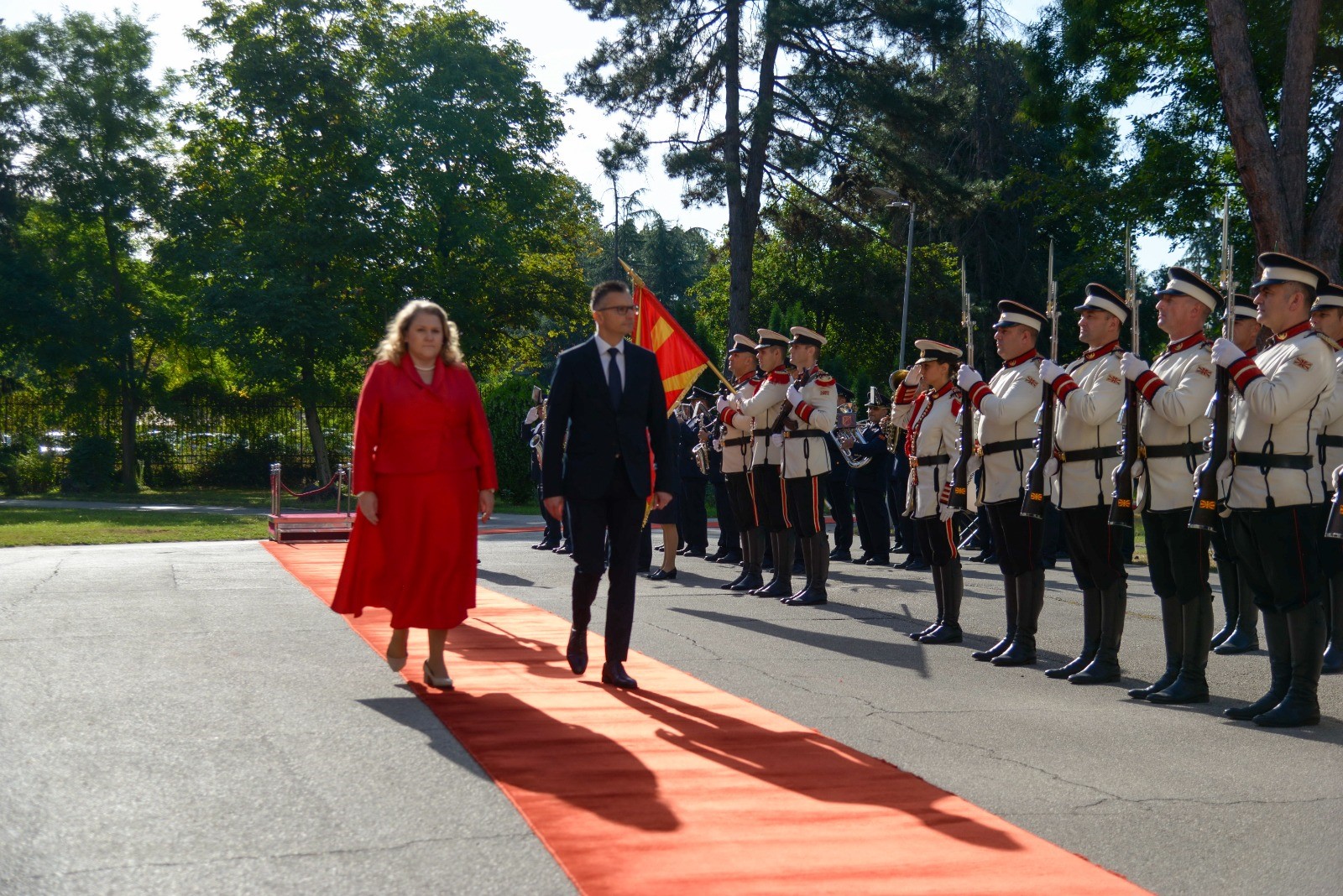 Петровска и словенечкиот министер за одбрана, Шарец, го потпишаа новиот договор за одбранбена соработка