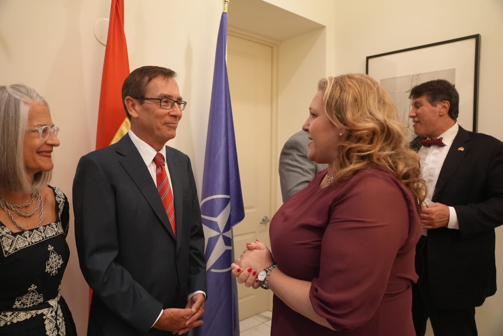 Петровска се обрати на приемот за воено-дипломатски кор во македонската амбасада во Вашингтон, организиран во чест на Денот на Независноста и Денот на Армијата