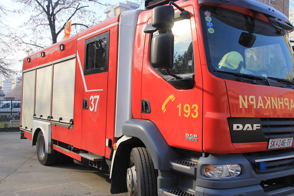 Пожар во скопски Илинден: зад хотелот „Белви“ гори трска, огнот се шири кон Арачиново