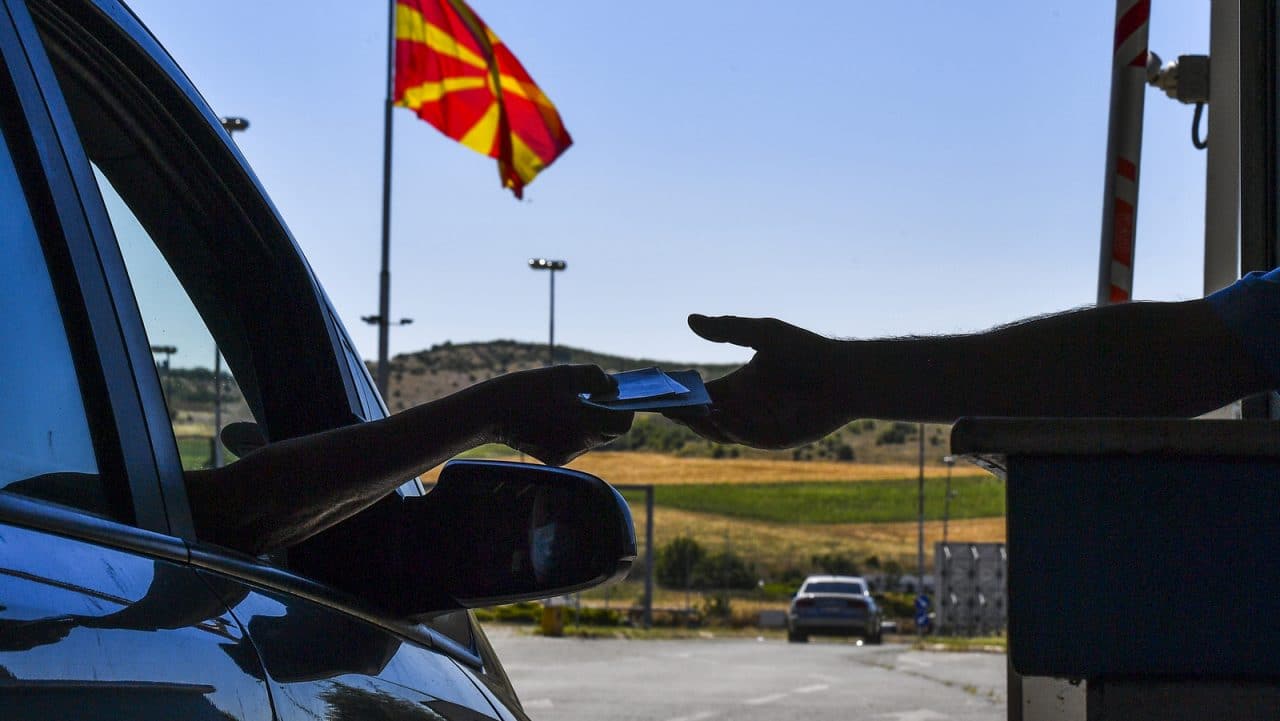 Приведен државјанин на Албанија, дал туѓа патна исправа при гранична проверка