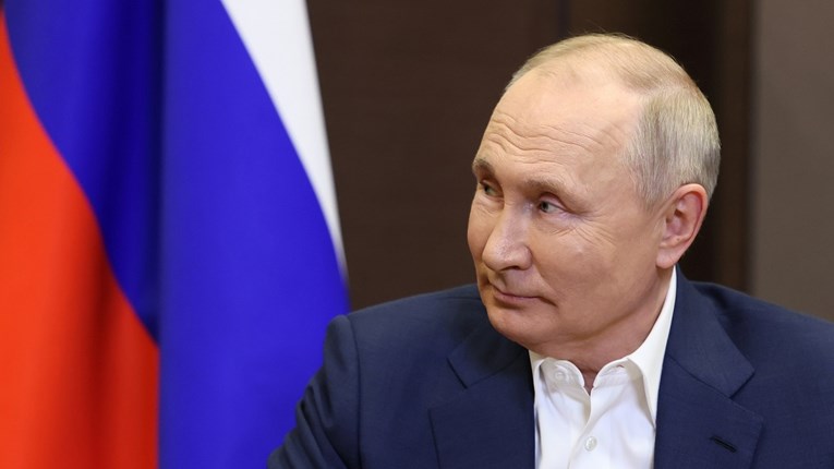 Путин: Руската економија го издржа притисокот на Западот