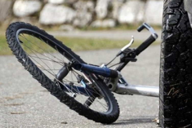 Тешко повреден велосипедист во Гостивар, во него удрил автомобил