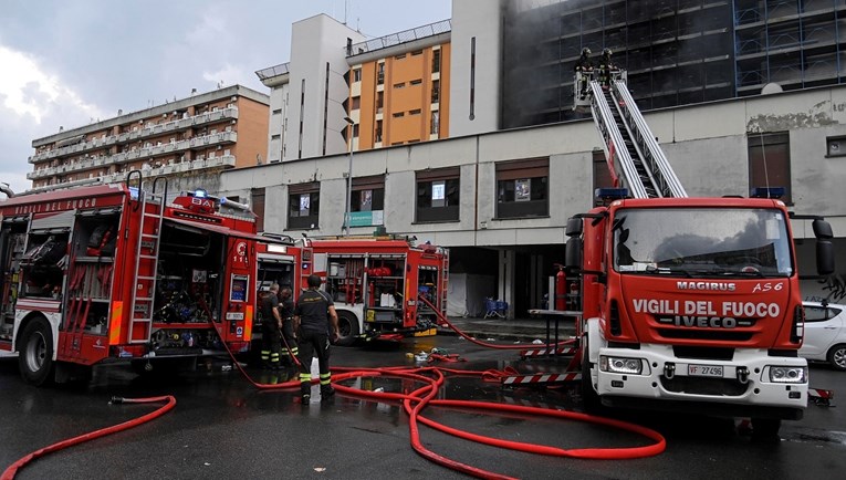 Три лица загинаа во експлозија во фабрика во Италија