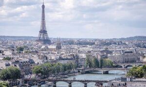 Тропски комарци шират болести во Париз: „Ова се случува за прв пат“