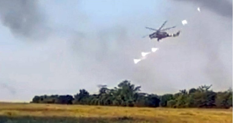 Украина објави видео: борбени хеликоптери напаѓаат руски позиции