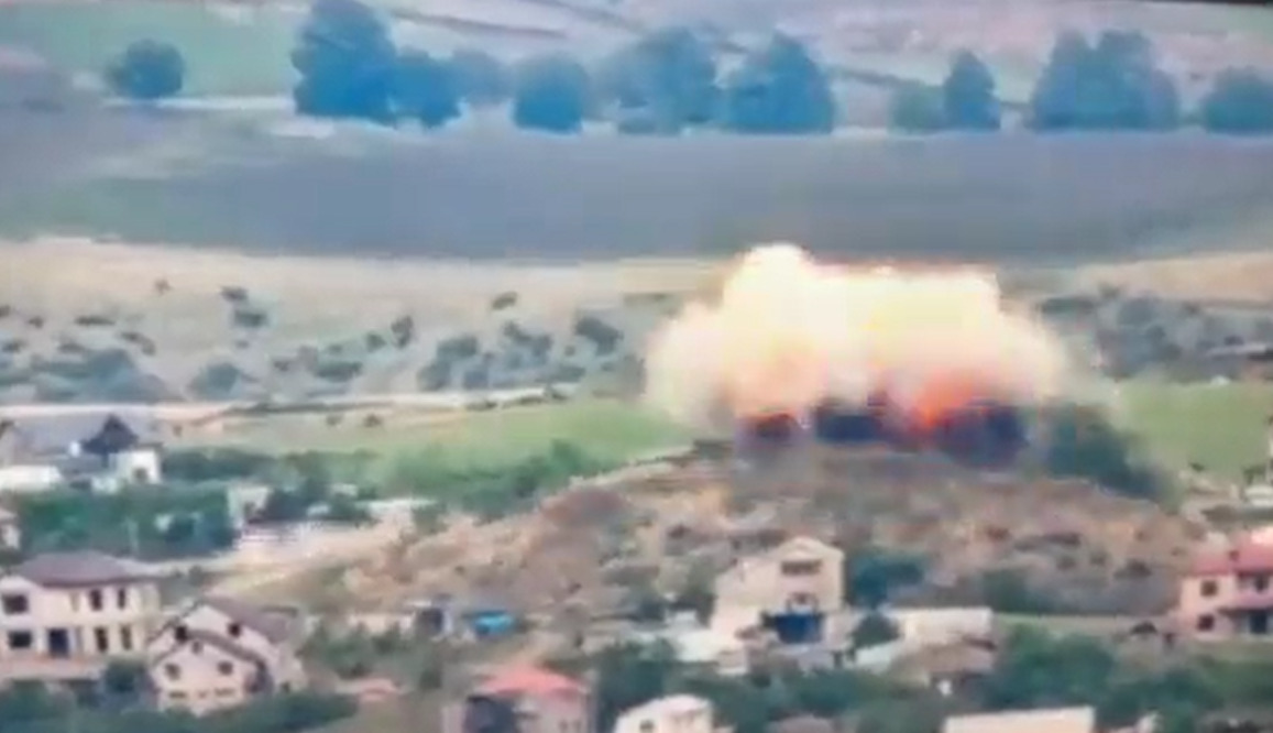 „Се слушаат сирени, артилерија, дронови“ – први снимки од воената акција во Нагорно-Карабах