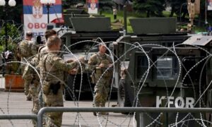 Велика Британија го зголемува бројот на своите војници на Косово