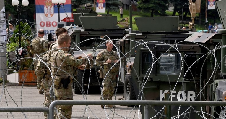 Велика Британија го зголемува бројот на своите војници на Косово