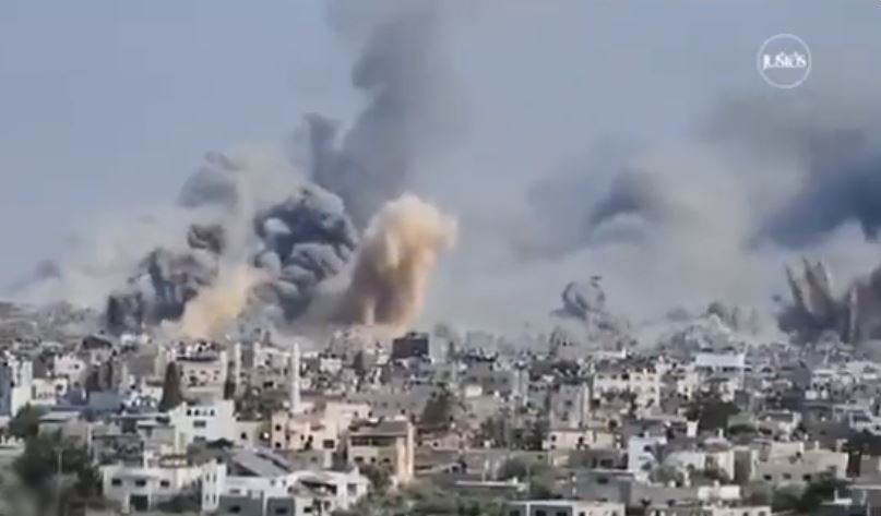 (Видео) Масовно бомбардирање на Газа