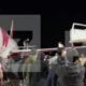 (Видео) Немири на аеродром во Русија, толпа го блокираше авионот од Израел