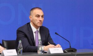 „Груби во центарот на нов скандал – сомнителен е тендерот од 2,6 милиони на Лотарија со компанијата со конекции со кланот Зајас“, велат ВМРО-ДПМНЕ