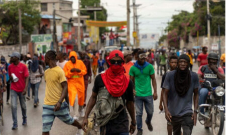 Банда упадна во болница во Хаити, држејќи како заложници стотици жени, деца и новороденчиња
