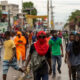 Банда упадна во болница во Хаити, држејќи како заложници стотици жени, деца и новороденчиња