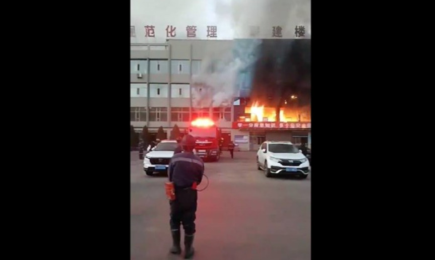 (Видео) Пожар во деловна зграда во Кина: најмалку 26 загинати, голем број хоспитализирани