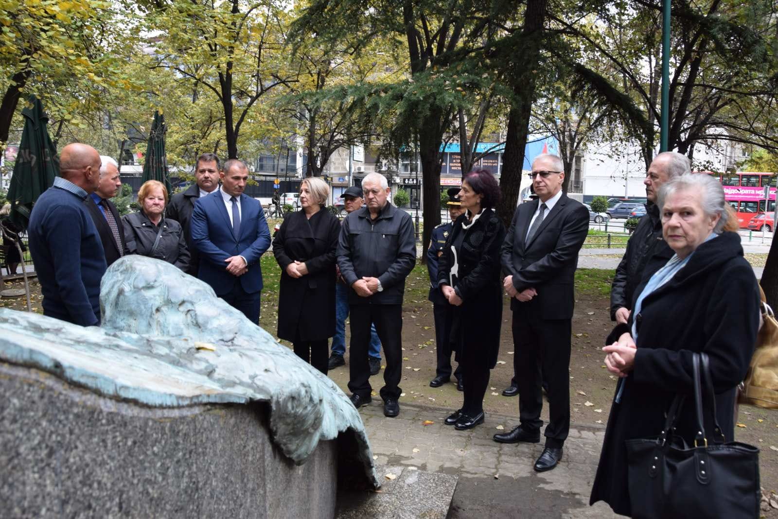 Владина делегација оддаде почит во чест на загинатите припадници на поранешната ЈНА, кои потекнуваа од нашата држава