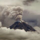 Вулкан еруптираше во Папуа Нова Гвинеја, потенцијално загрозувајќи ја Јапонија