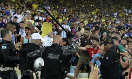Поради хаосот на „Маракана“ ФИФА ќе му одземе бодови на Бразил?