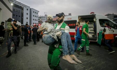 Почна евакуацијата на преостанатите пациенти од Ал Шифа во Газа: „Околу 400 раселени лица се уште се во болницата“